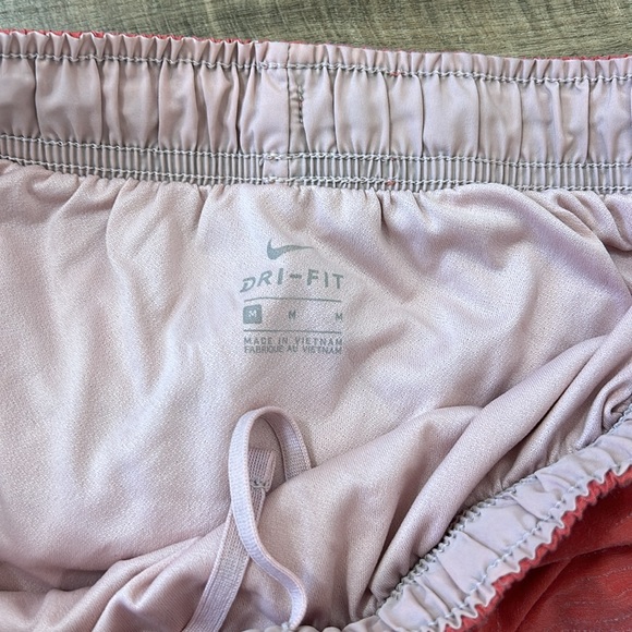 - Nike Dri-Fit Shorts Size Medium - Picture 7 of 7